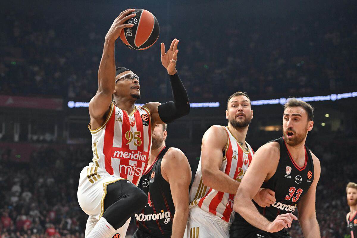 Crvena zvezda Olimpijakos (11).jpg