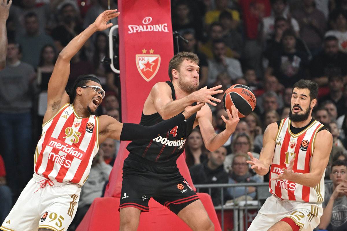 Crvena zvezda Olimpijakos  (1).jpg