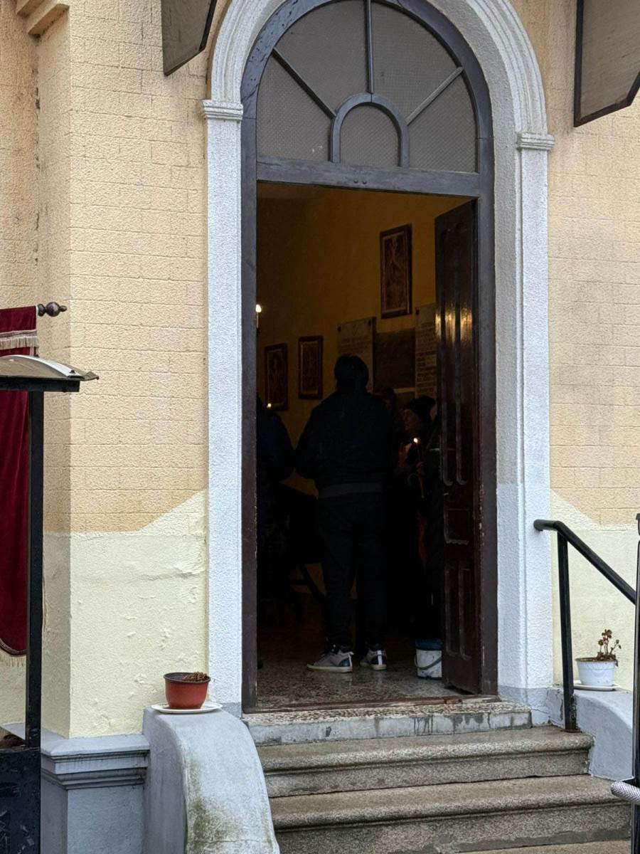 unošenje sanduka u crkvu (3) copy.jpg