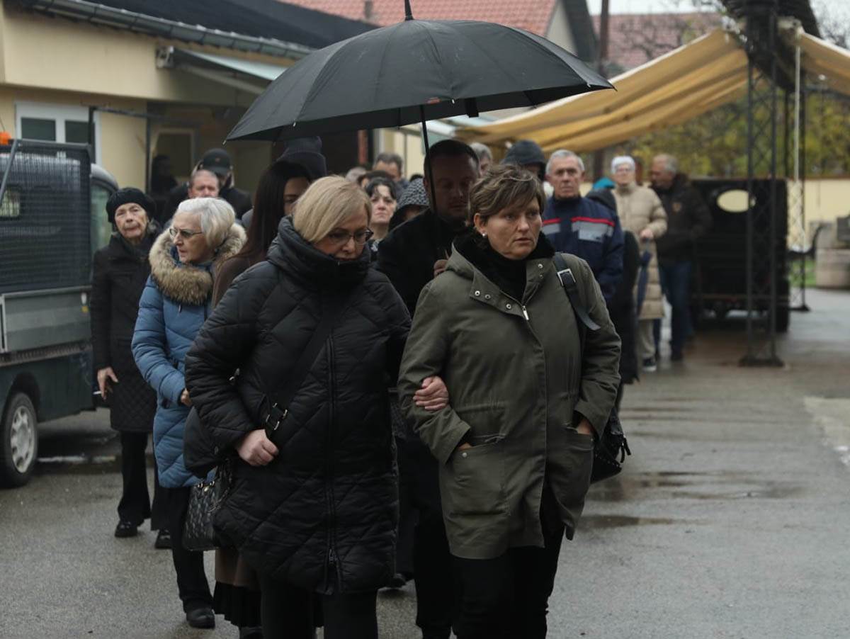 sahrana Ljiljane Jorgovanović (2) copy.jpg