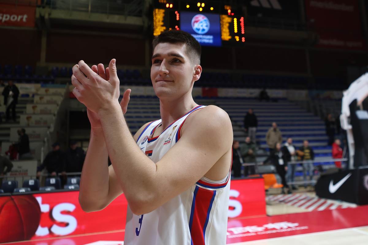 Stefan Miljenović slavi pobedu Srbije nad Švajcarskom