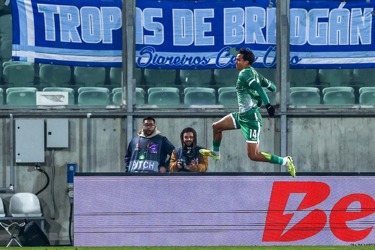 Petar Stanić slavi gol protiv Selte