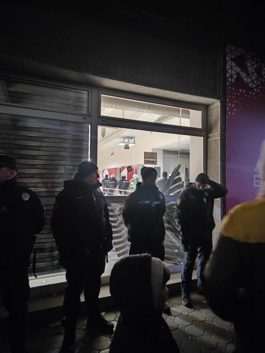 Polomljeno staklo u Beogradskoj areni na treningu Partizana