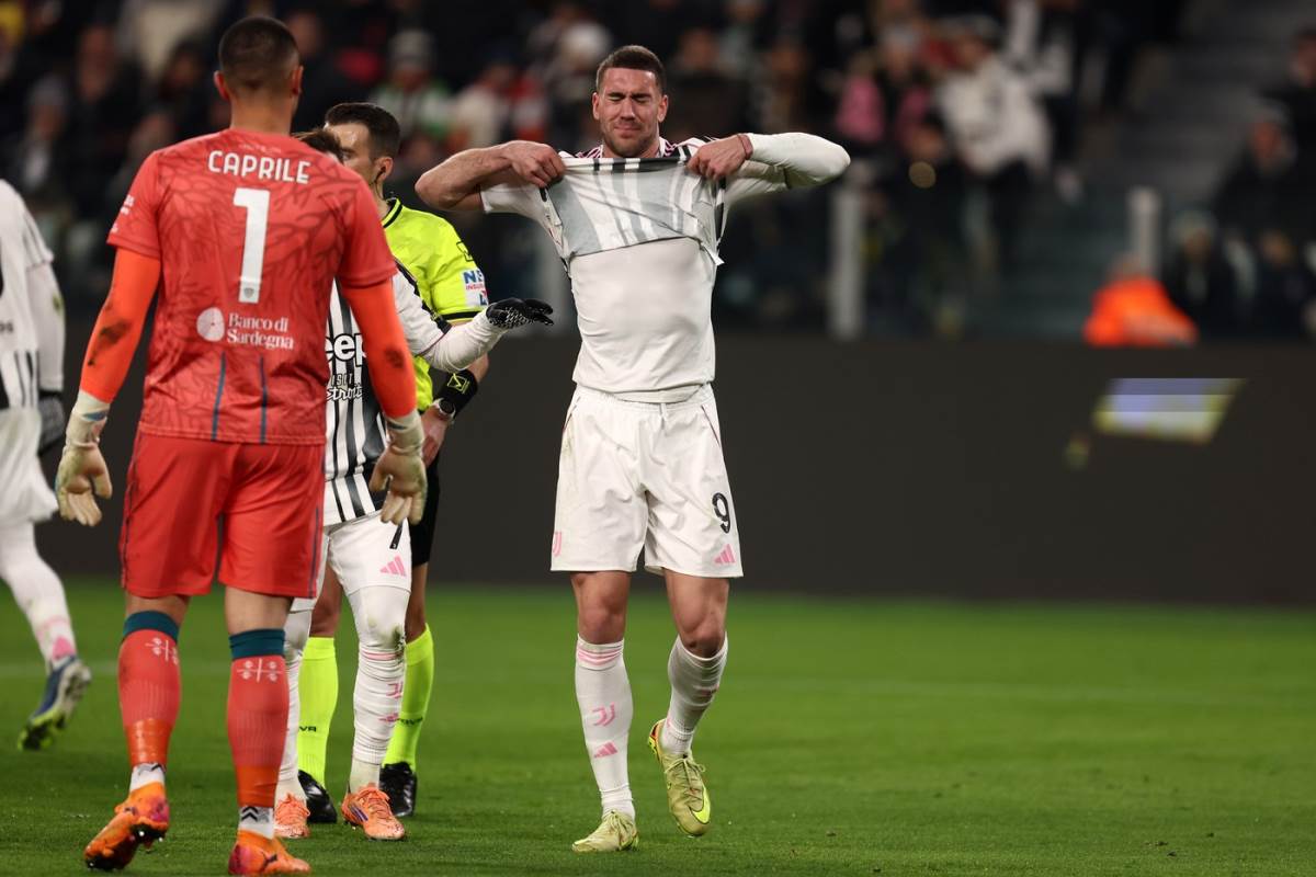 Dušan Vlahović ne može da stoji od bola