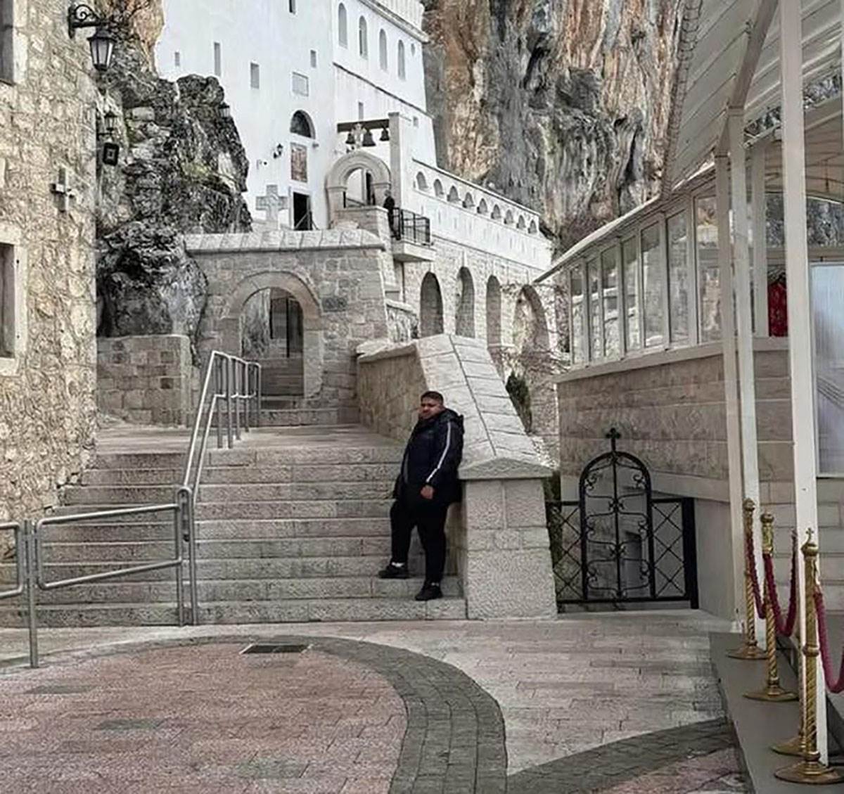 Fotografije saobraćajne nesreće u kojoj je poginuo Sreten J. sa detetom (9).jpg