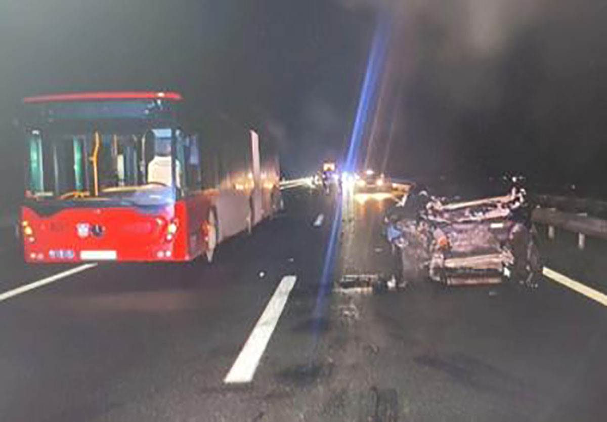 Fotografije saobraćajne nesreće u kojoj je poginuo Sreten J. sa detetom (11).jpg
