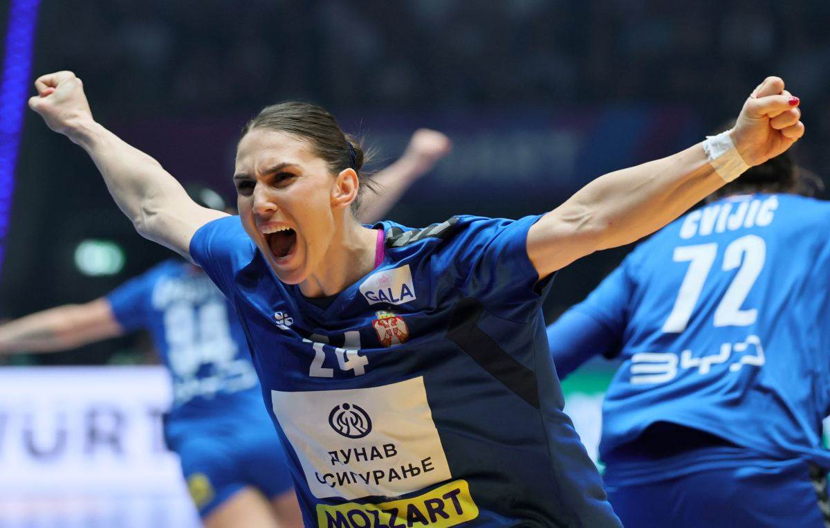 Rukometašica Srbije Jovana Škrobić slavi gol na meču Svetskog prvenstva protiv Nemačke