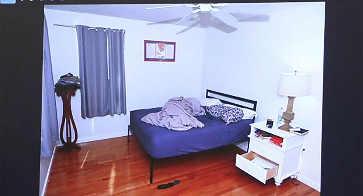 rupa na plafonu u spavaćoj sobi Brajana i Ane Volš (2).jpg