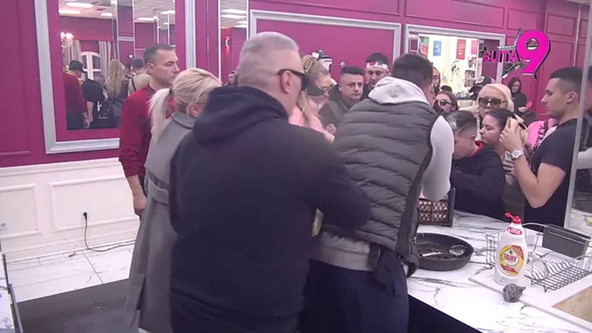 Učesnici Elite 9 se grabe za hranu (3).jpg