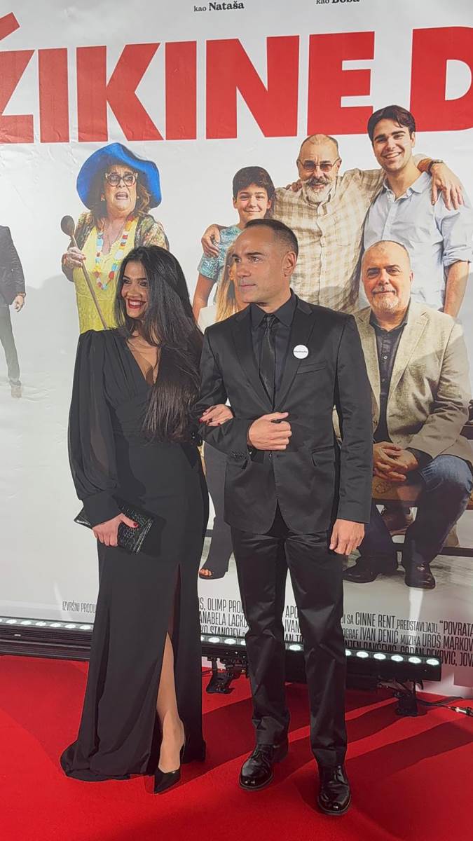 Glumac Srdjan Timarov na na premijeri filma “Povratak Zikine dinastije” (1).jpg