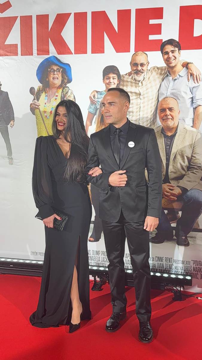 Glumac Srdjan Timarov na na premijeri filma “Povratak Zikine dinastije” (3).jpg