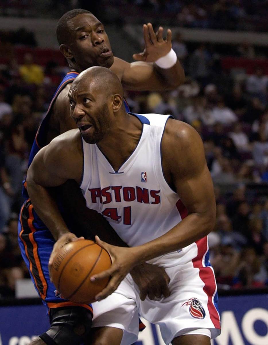 Elden Campbell (4).jpg