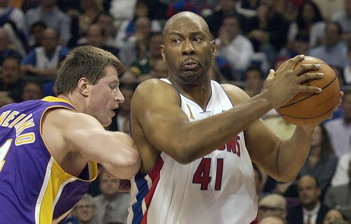 Elden Campbell (6).jpg