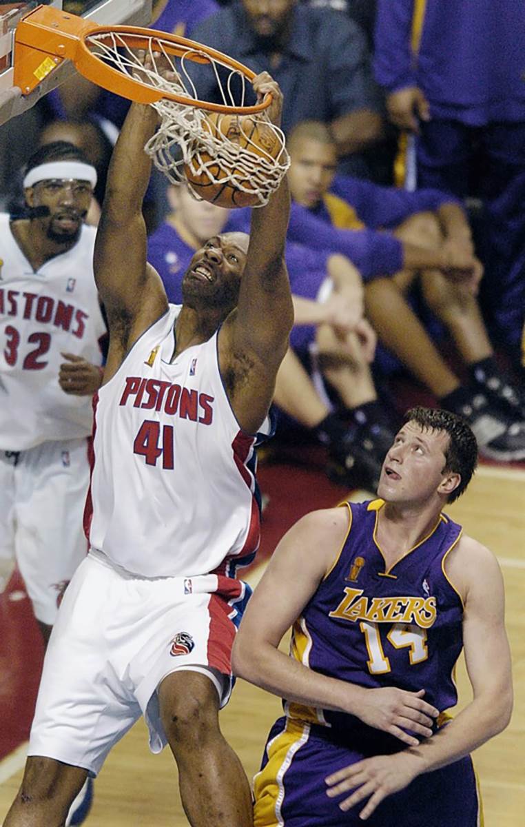 Elden Campbell (1).jpg