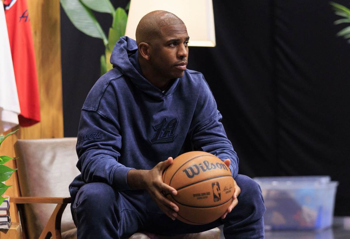 Kris Pol sa košarkaškom loptom