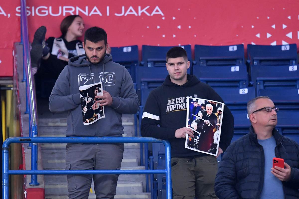 Transparenti za Željka Obradovića na Partizan Bajern