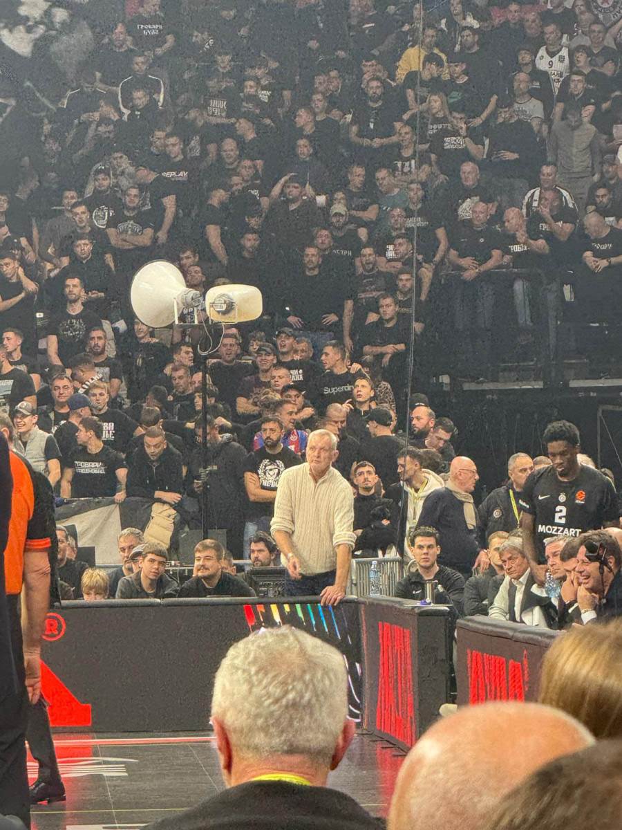 Žarko Paspalj gleda utakmicu Partizan Bajern