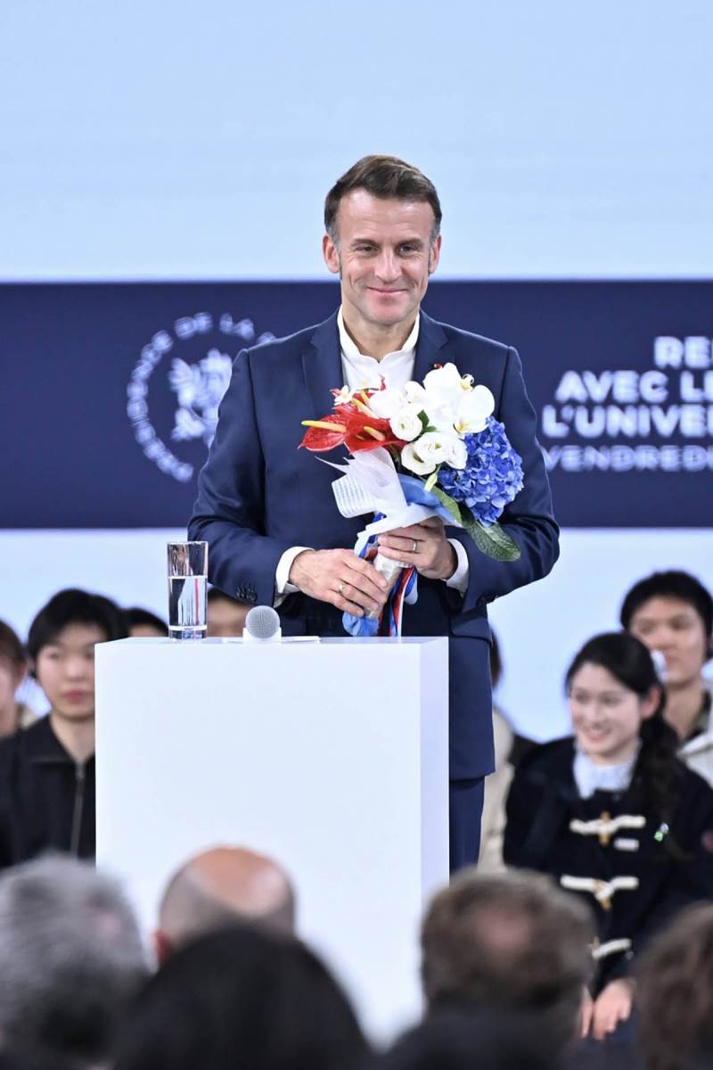 Emanuel Makron u poseti Kini (2).jpg