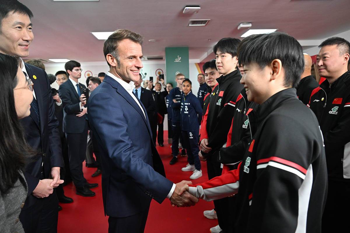 Emanuel Makron u poseti Kini (3).jpg