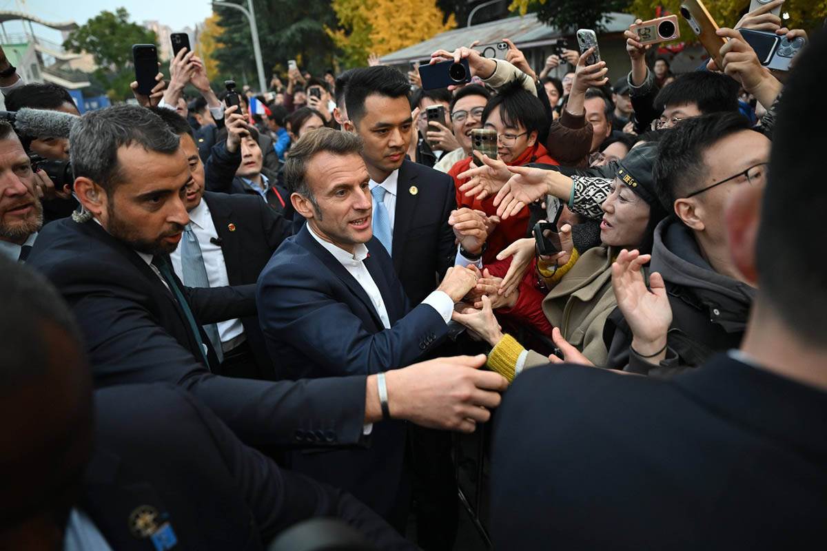 Emanuel Makron u poseti Kini (4).jpg