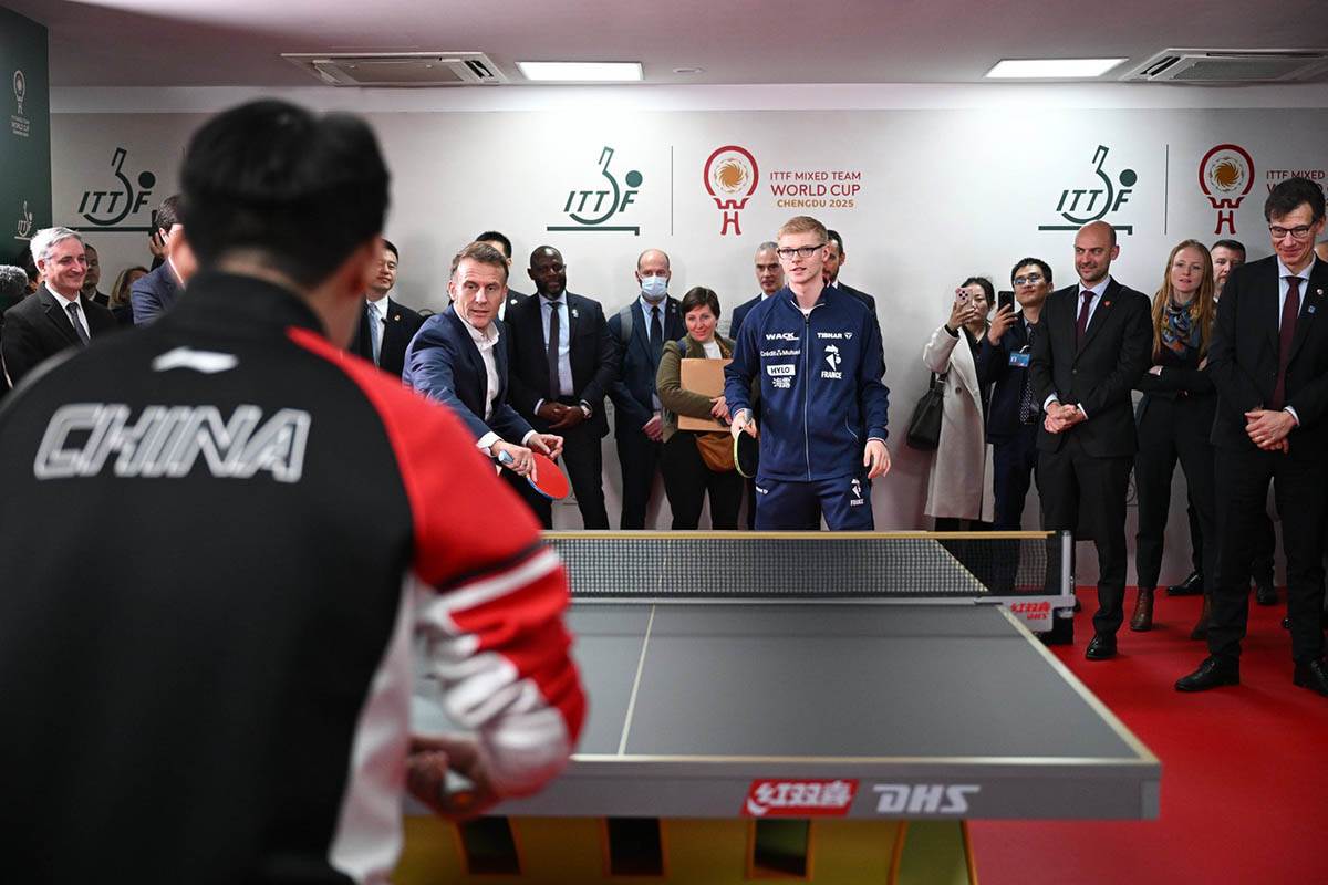 Emanuel Makron u poseti Kini (7).jpg