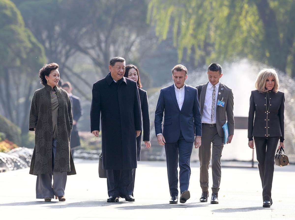 Emanuel Makron u poseti Kini (11).jpg