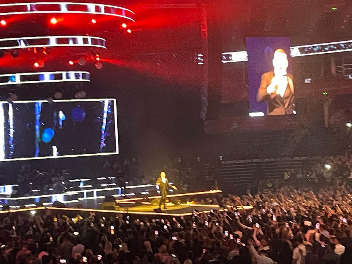 Koncert Vlade Georgijeva kasnio sat vremena (6).jpg