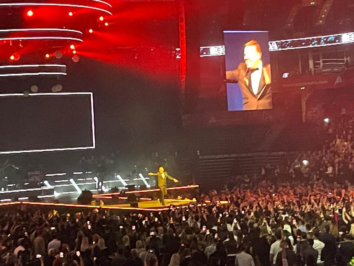 Koncert Vlade Georgijeva kasnio sat vremena (7).jpg