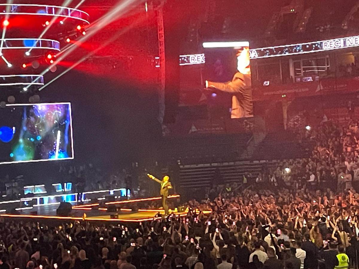 Koncert Vlade Georgijeva kasnio sat vremena (8).jpg