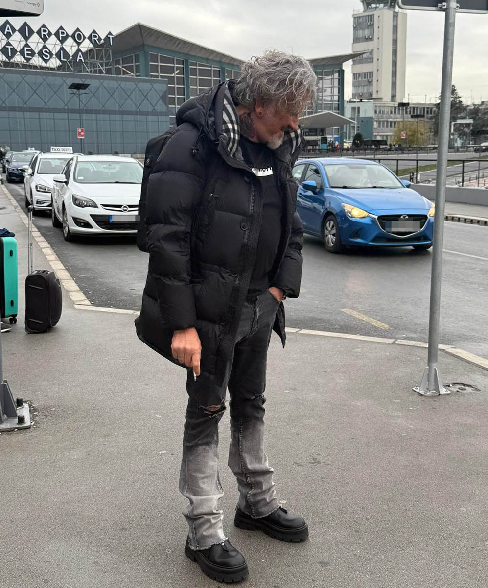 Maca na aerodromu3.jpg