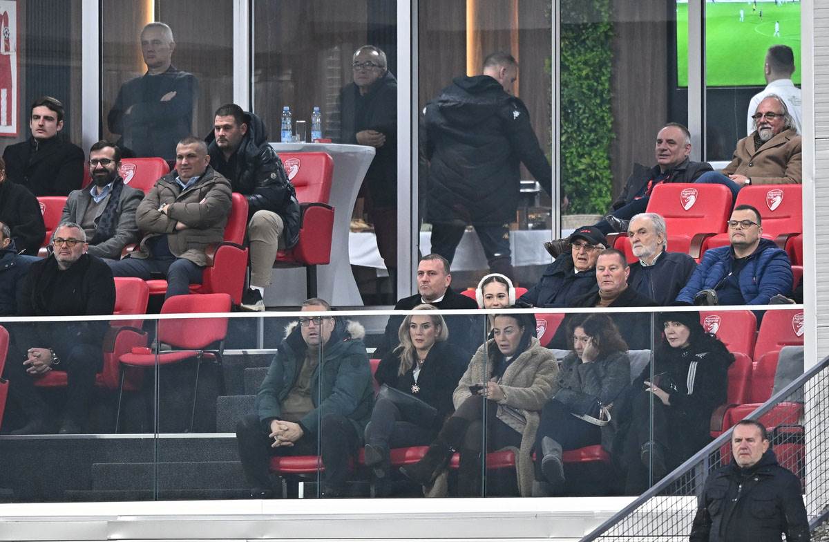 Loža na utakmici Radnički 1923 Partizan