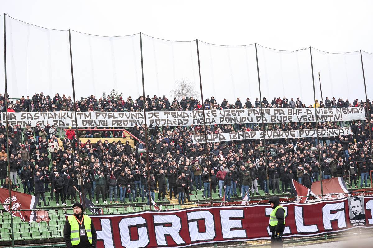 Transparent navijača Sarajeva protiv Željezničara