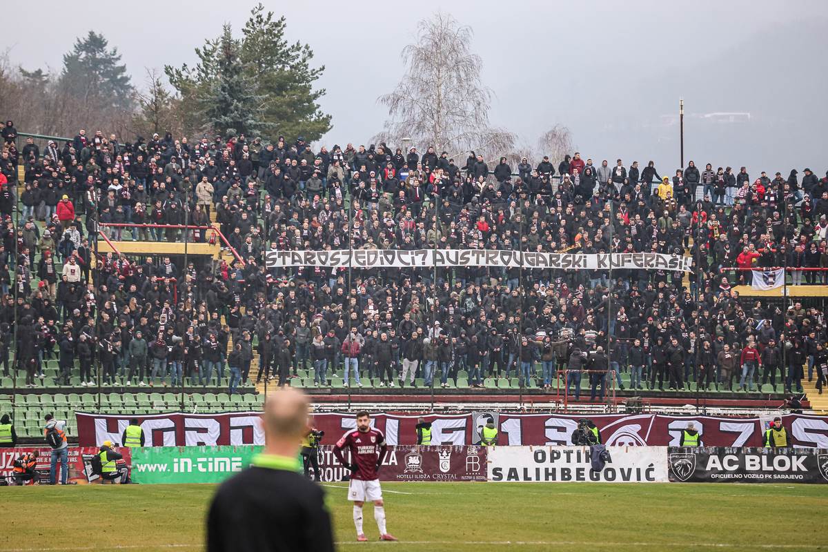 Horde Zla transparent protiv Željezničara