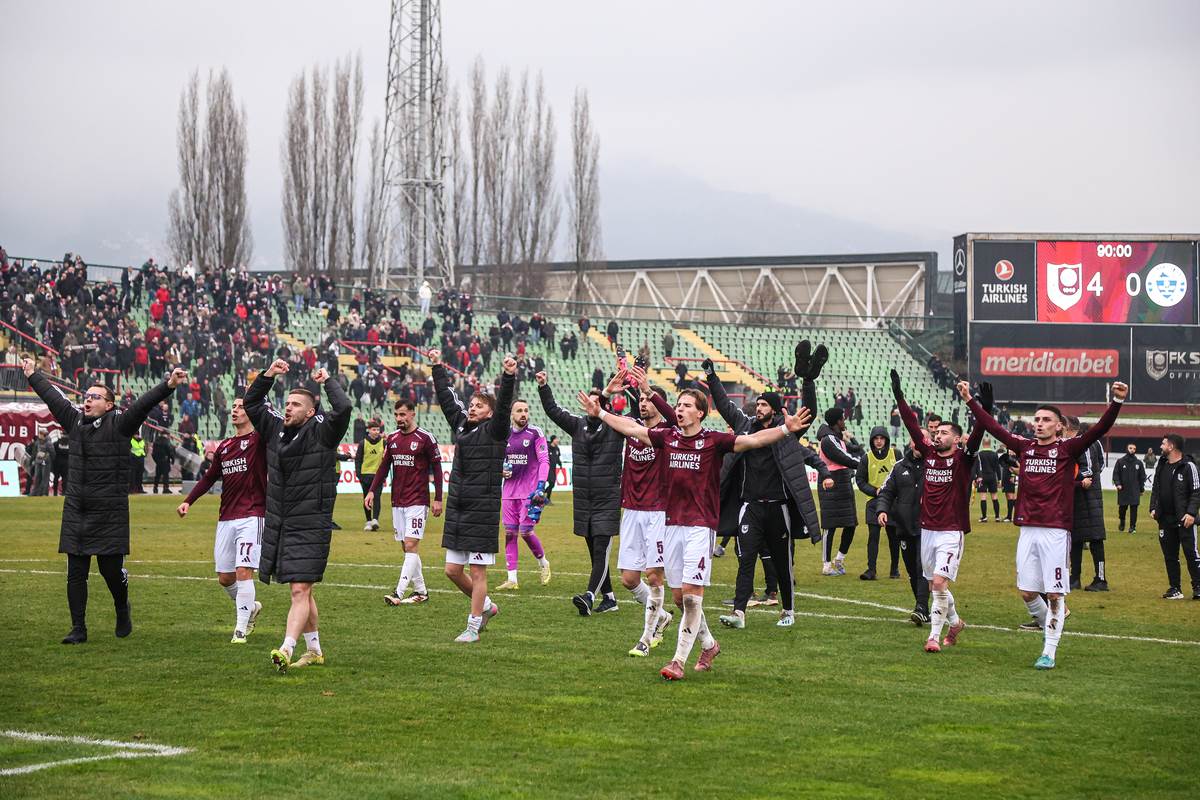 Slavlje fudbalera Sarajeva posle pobede protiv Željezničara