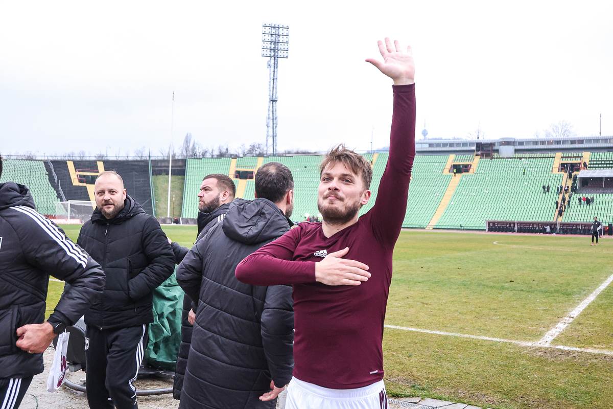 Adem Ljajić slavi posle pobede Sarajeva protiv Željezničara