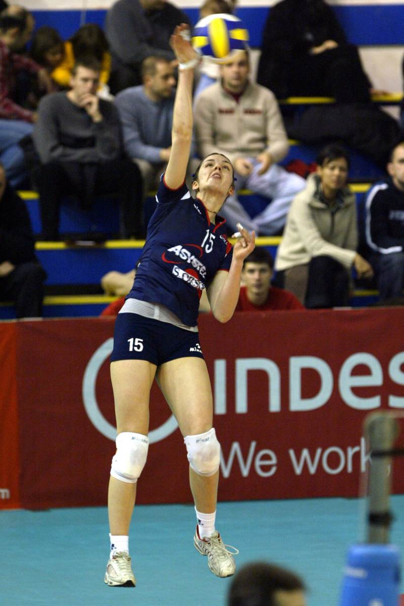 Anja Spasojević servira