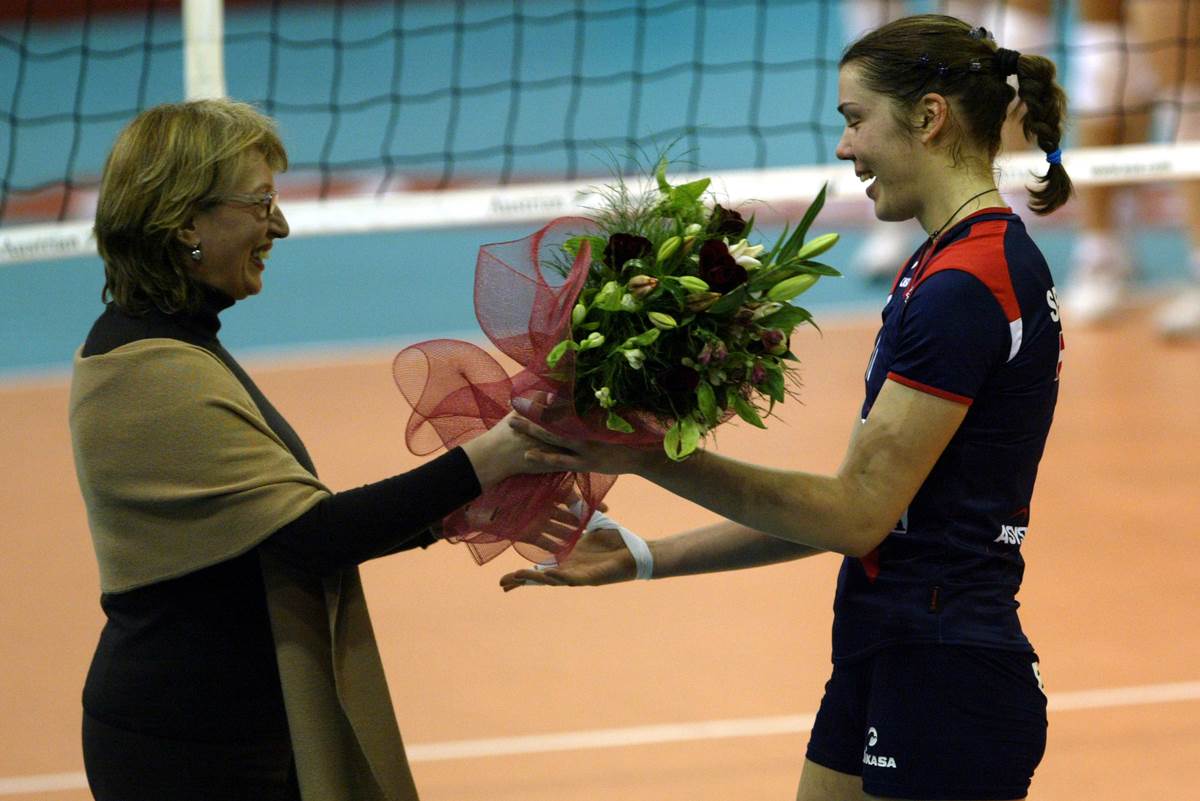 Anja Spasojević prima nagradu