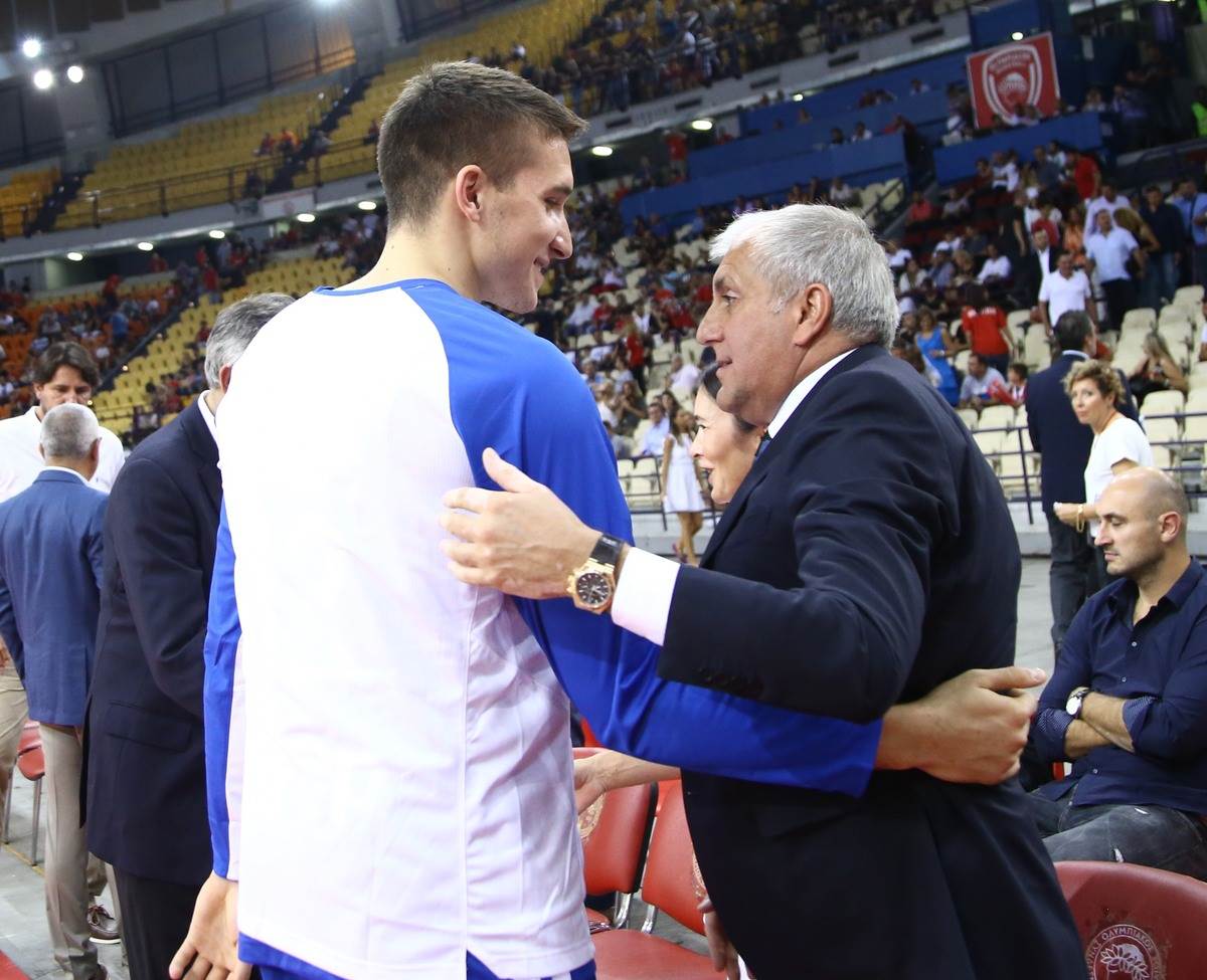 Bogdan Bogdanović i Željko Obradović na oproštajnoj utakmici u čast Dude Ivkovića u Atini
