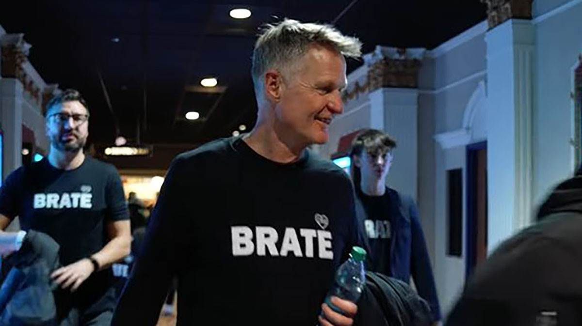 2025-12-09 19_52_07-Steve Kerr i Golden State Warriors na premijeri filma „BRATE_ u Čikagu - YouTube copy.jpg