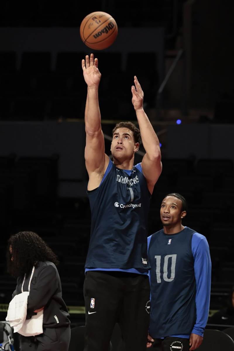 Dwight Powell (5).jpg