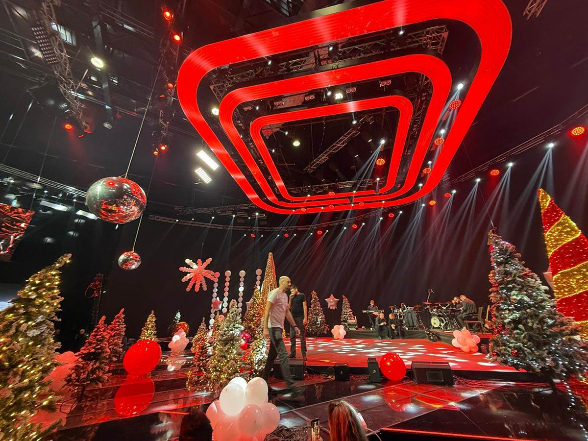 Zavirili smo na snimanje novogodišnjeg programa na Pinku Ogromna lova uložena u dekoraciju (2) copy.jpg