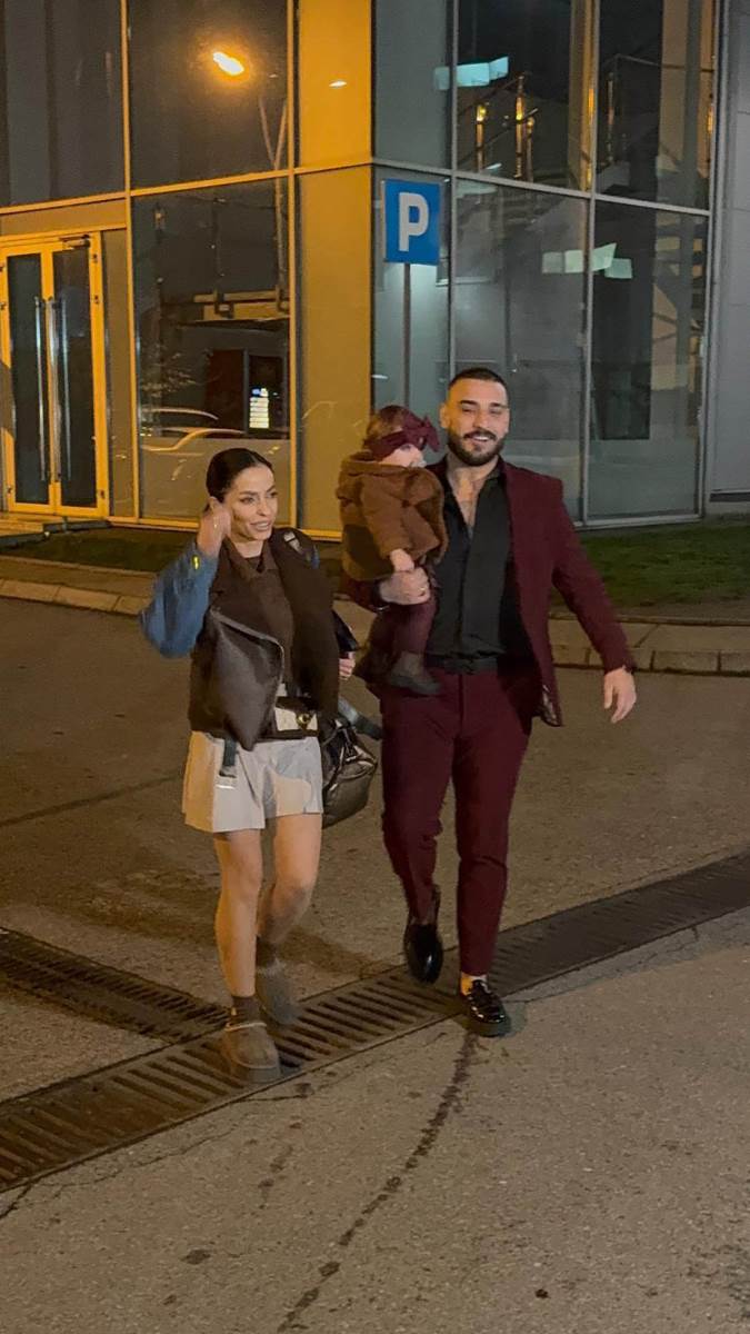 Darko Lazić sa ženom i cerkicom stigao na snimanje novogodišnjeg programa (6).jpg