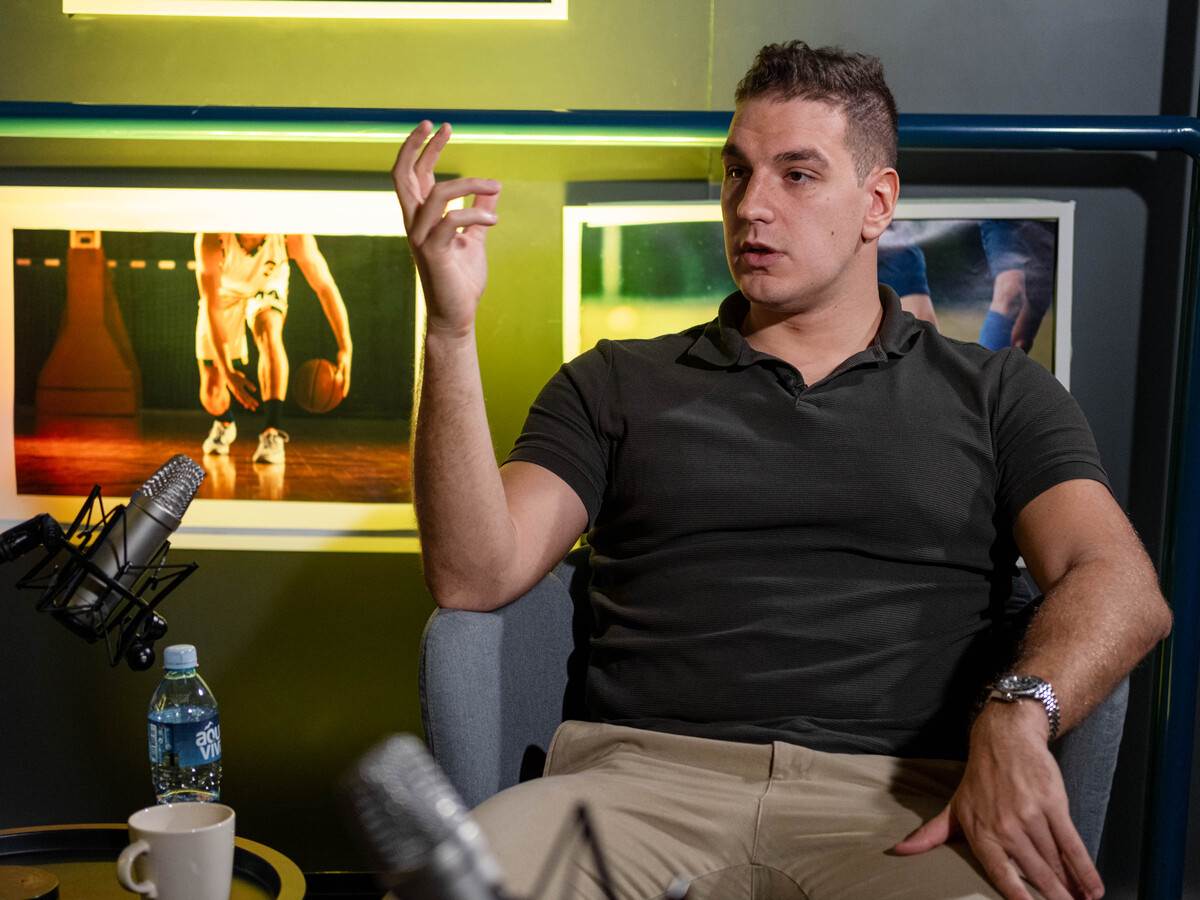 Nikola Jakšić tokom gostovanja u MONDO podkastu priča za medalju