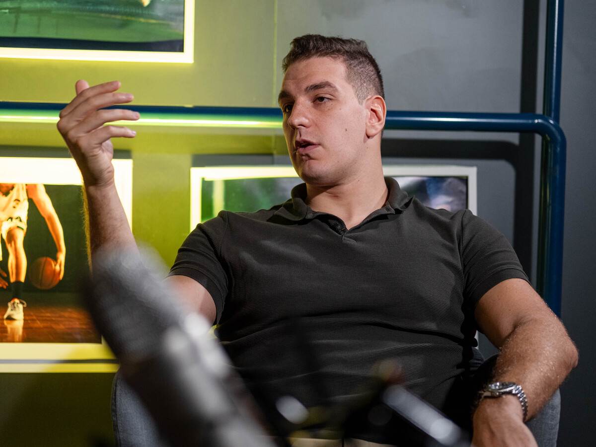 Nikola Jakšić tokom gostovanja u MONDO podkastu priča za medalju