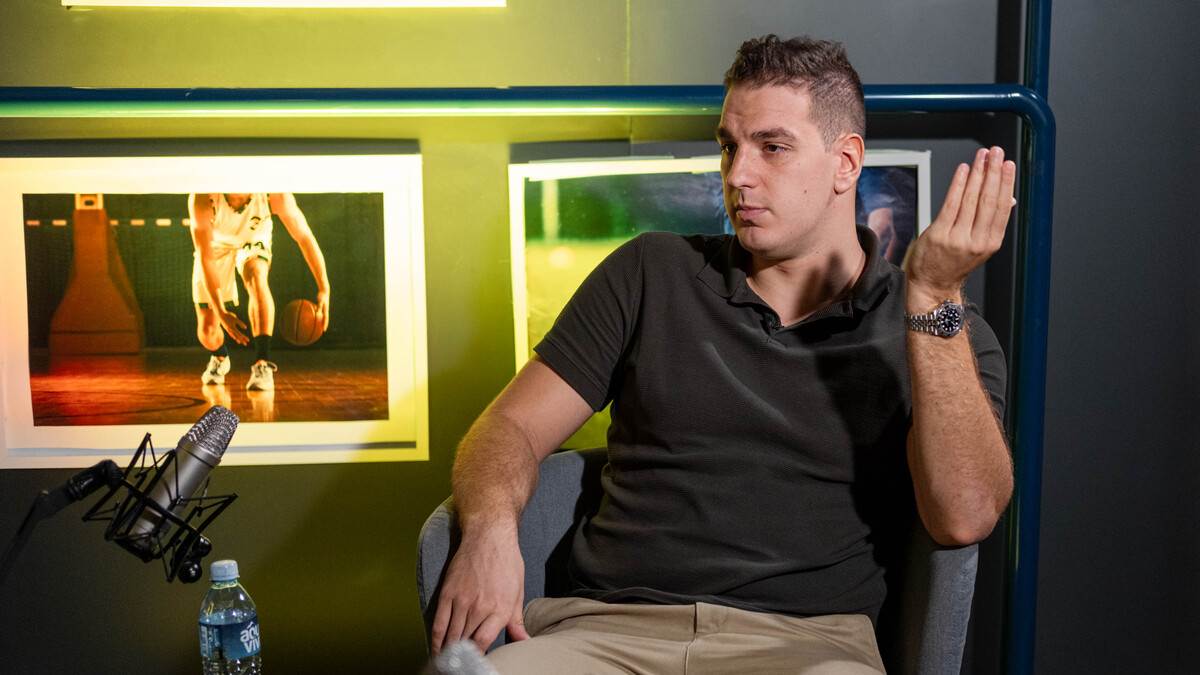 Nikola Jakšić tokom gostovanja u MONDO podkastu priča za medalju