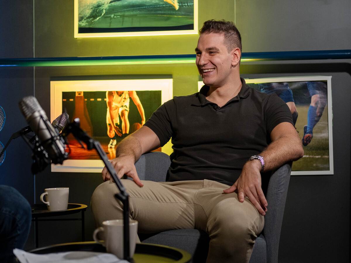 Nikola Jakšić tokom gostovanja u MONDO podkastu priča za medalju