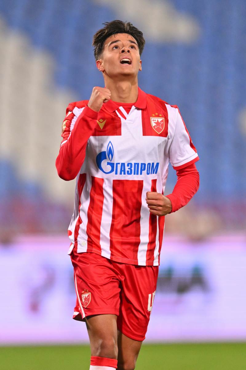 Luka Zarić slavi gol u Crvenoj zvezdi