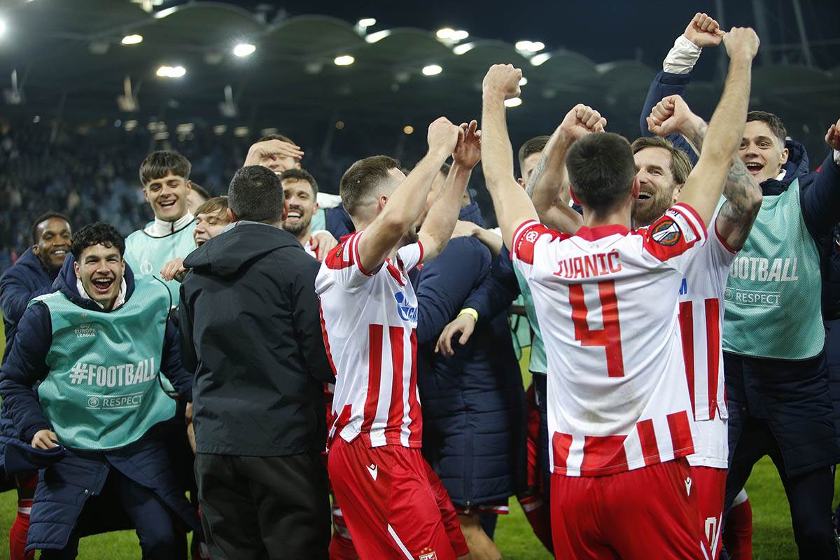 Slavlje fudbalera posle Šturm - Crvena zvezda 2.jpg