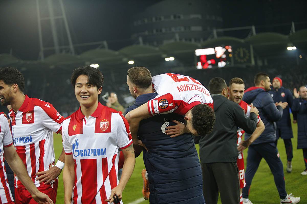 Slavlje fudbalera posle Šturm - Crvena zvezda 4.jpg