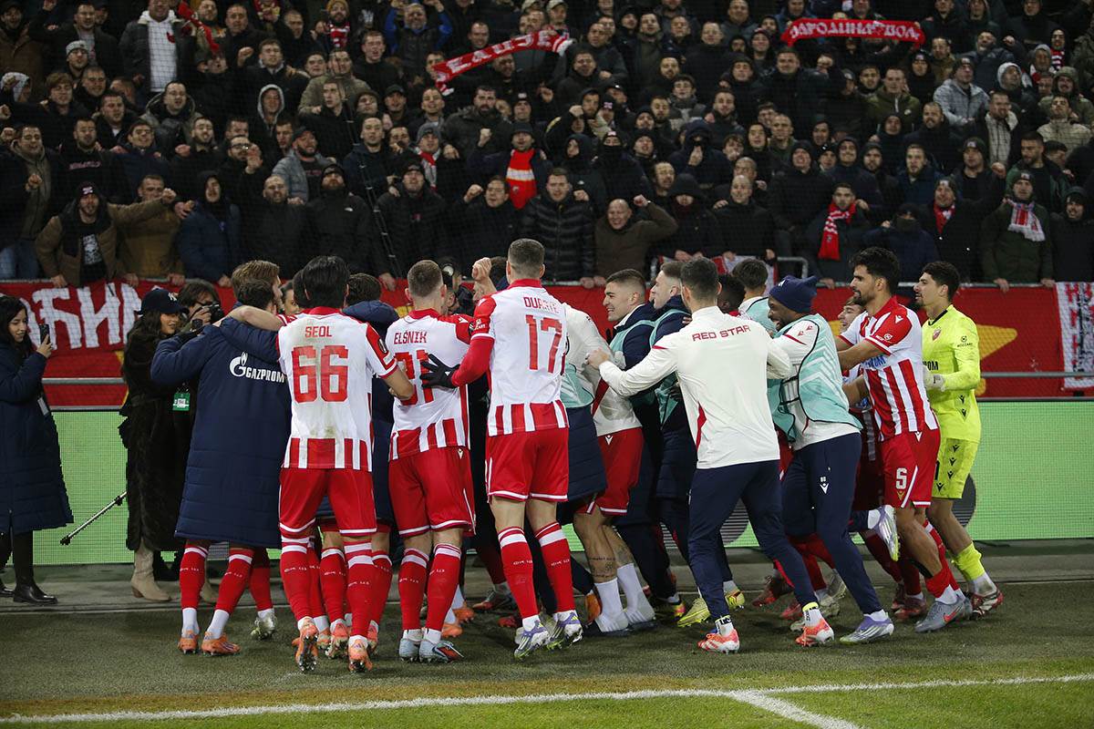 Slavlje fudbalera posle Šturm - Crvena zvezda 10.jpg